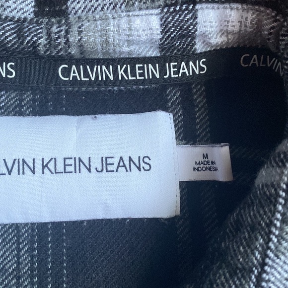 •Calvin Klein Jeans Plaid Flannel Shirt• - Picture 3 of 7